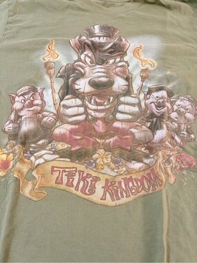 Tiki Kingdom Rare vintage theme park exclusive tshirt Disney large